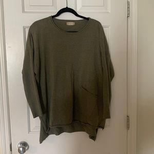 SZ M/L Altar’d State Crewneck Sweater